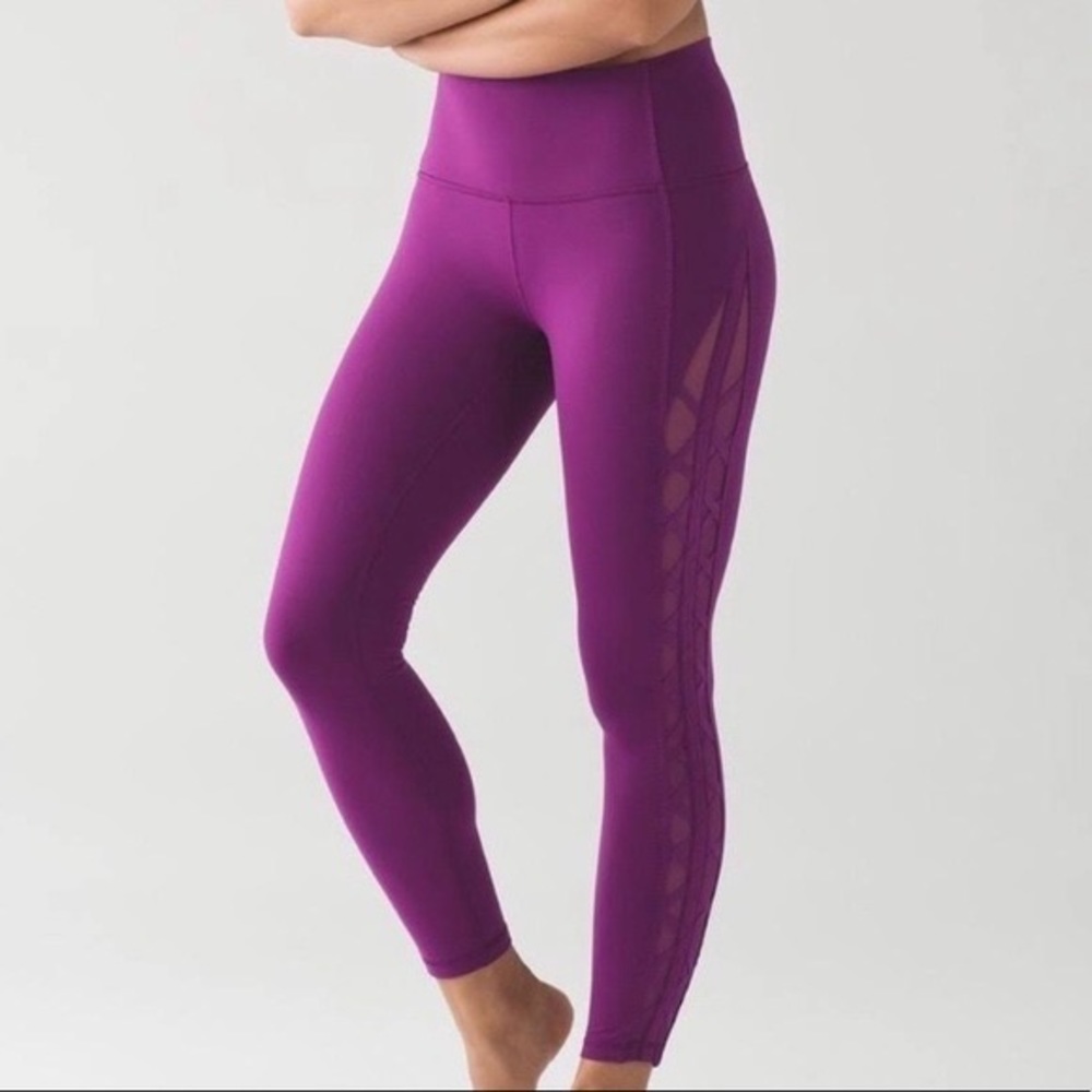 Lululemon Mesh Side Magenta Leggings
Size 6